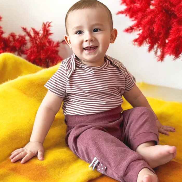 organicera_organic-pants-folded-bordeaux2.jpg